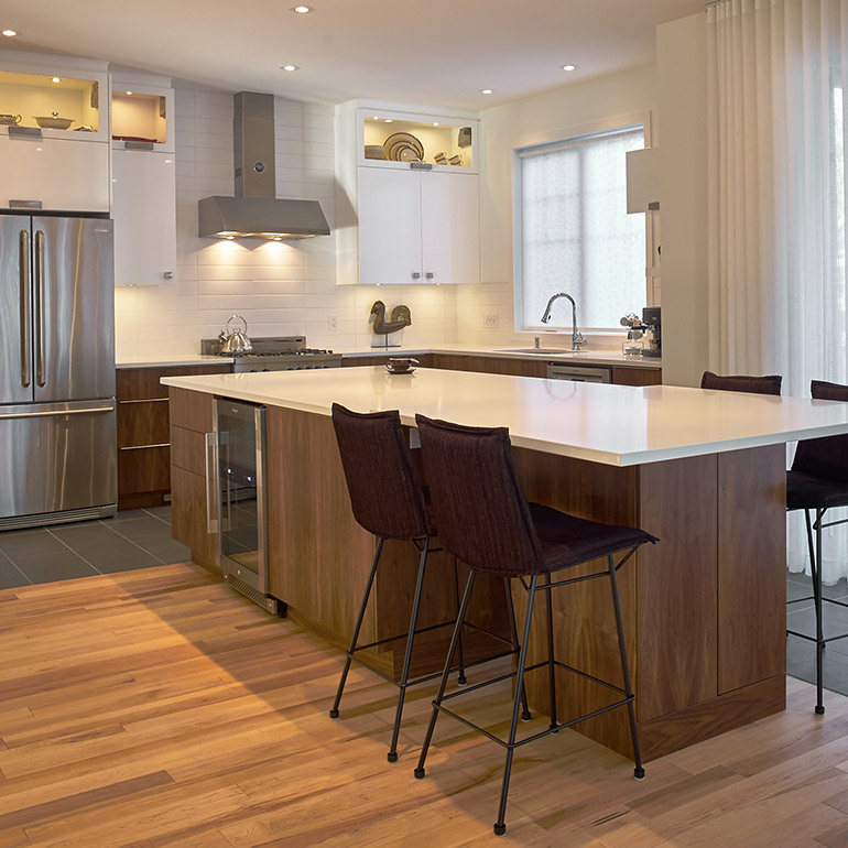 Cuisines Beauregard |Contemporary-style kitchen with thermoplastic and wood veneer cabinets