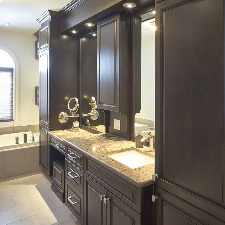 Cuisines Beauregard |Bathroom vanity in solid wood, with granite countertop
