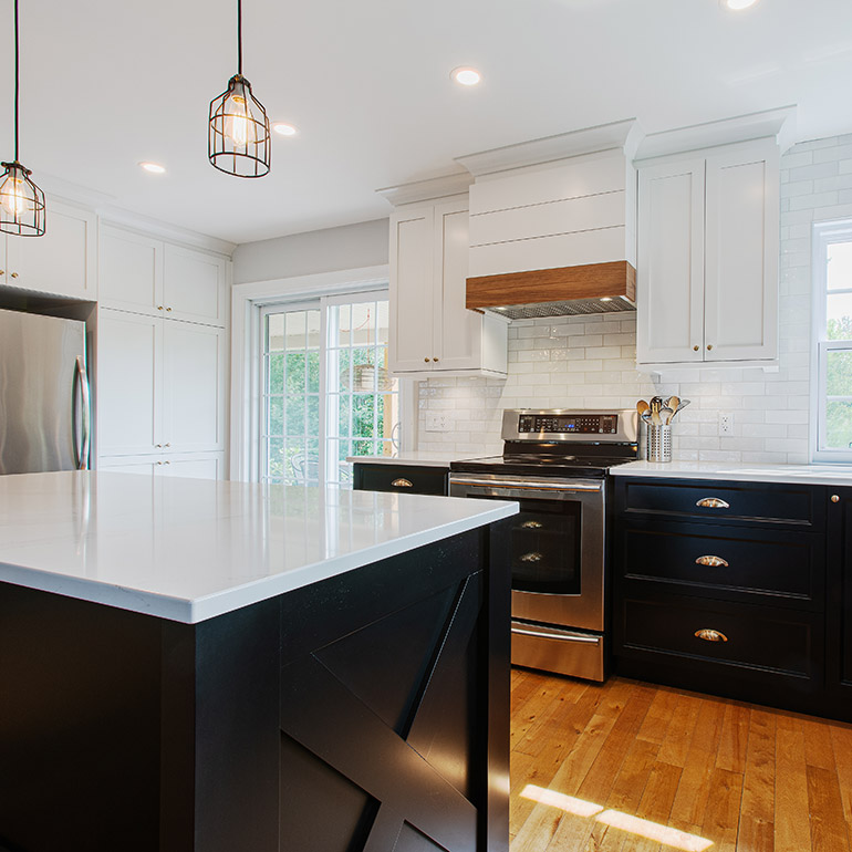 Cuisines Beauregard |Farmhouse style kitchen with a Calacatta Gold quartz countertop