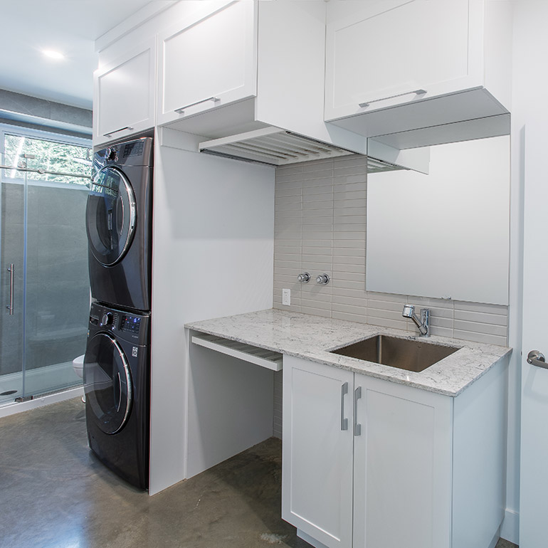 Cuisines Beauregard |Customized laundry room storage cabinet in thermoplastic